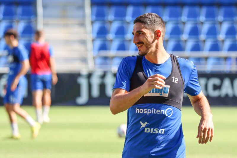 Bodiger durante su primer entrenamiento con el CD Tenerife este jueves / CD Tenerife
