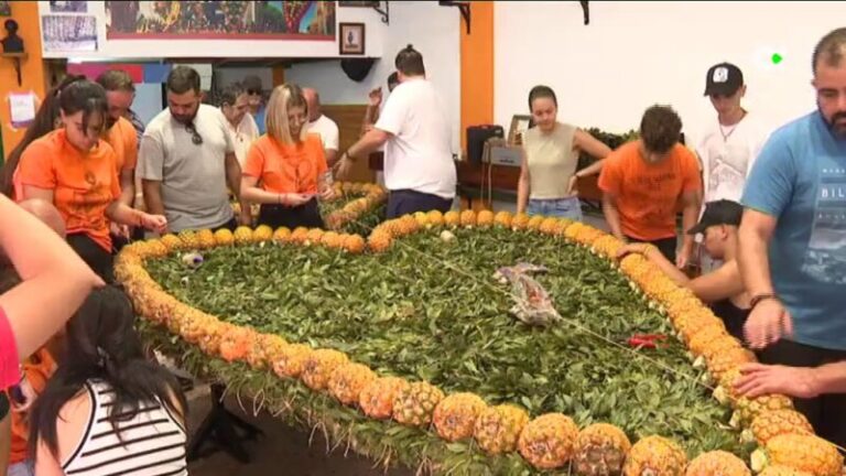 Últimos preparativos para las fiestas en honor a San Bartolomé, en Tejina
