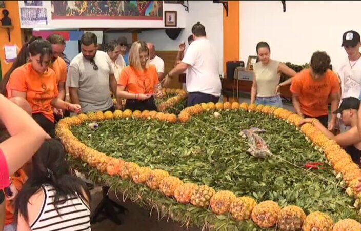 Últimos preparativos para las fiestas en honor a San Bartolomé, en Tejina
