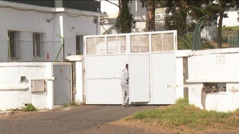 Denuncian la situación “anómala” de seis mujeres en un centro de migrantes para hombres