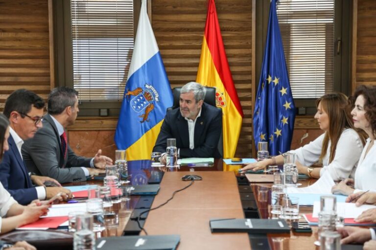 El Gobierno destina 5 millones a las pymes afectadas por la erupción del volcán en La Palma