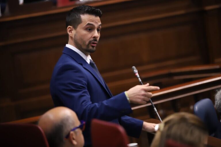 CC pide “responsabilidad” a PSOE y PP ante la crisis de los menores migrantes