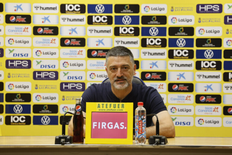 La UD Las Palmas renueva a García Pimienta