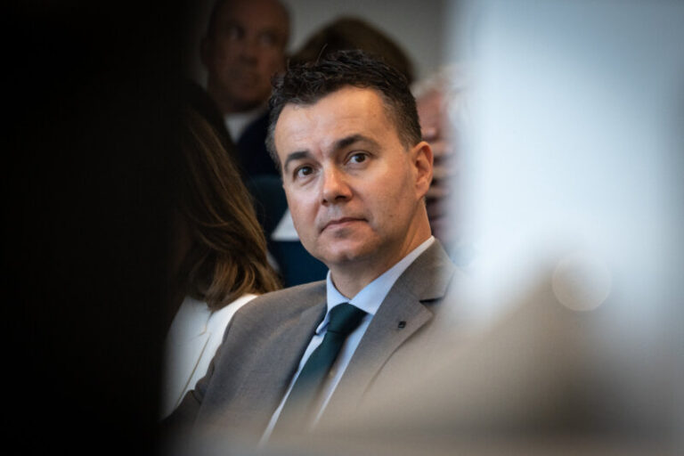 Héctor Gómez ofrece un diálogo “honesto y sincero” al Gobierno canario para gestionar la migración