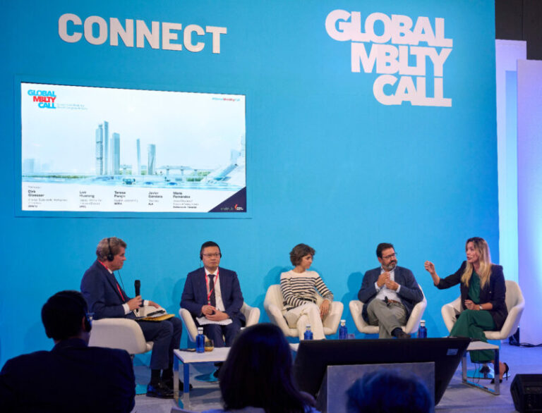 Canarias apuesta por compensar en las Islas las emisiones que genera el transporte aéreo y marítimo