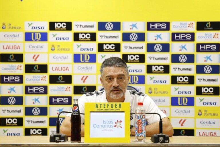 Pimienta intenta eludir el aluvión de preguntas sobre Viera