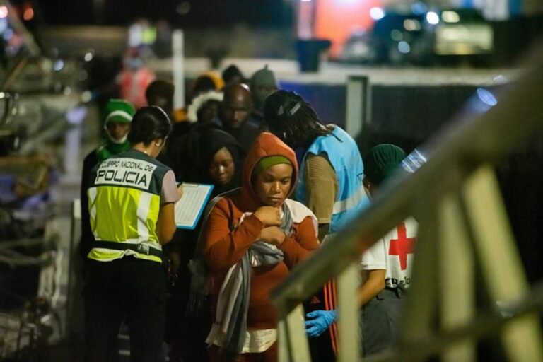 Rescatan este martes a más de 850 personas en la ruta migratoria canaria