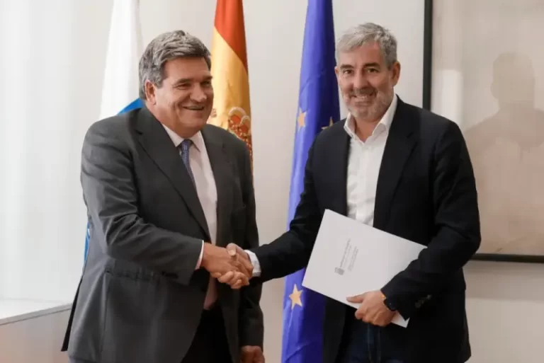 Clavijo y Escrivá abordan este jueves en El Hierro la emergencia migratoria