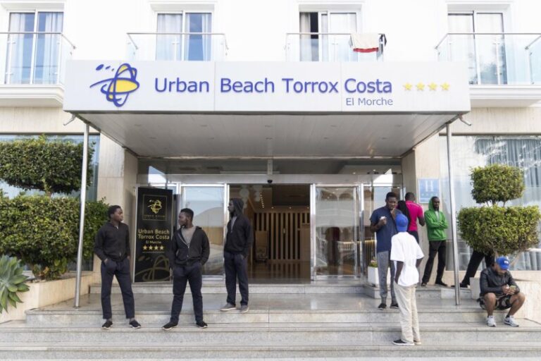 Canarias elaborará una propuesta de ley para derivar menores migrantes