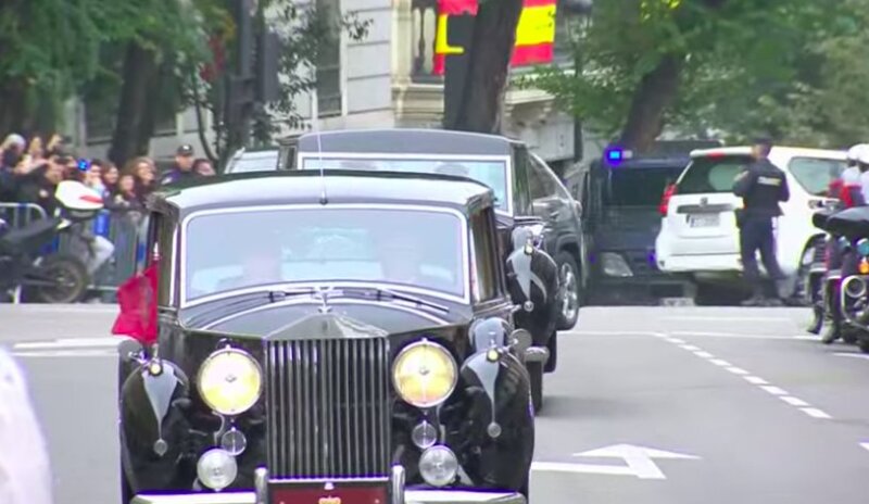 Paseo de la comitiva real en dirección al Congreso de los Diputados 