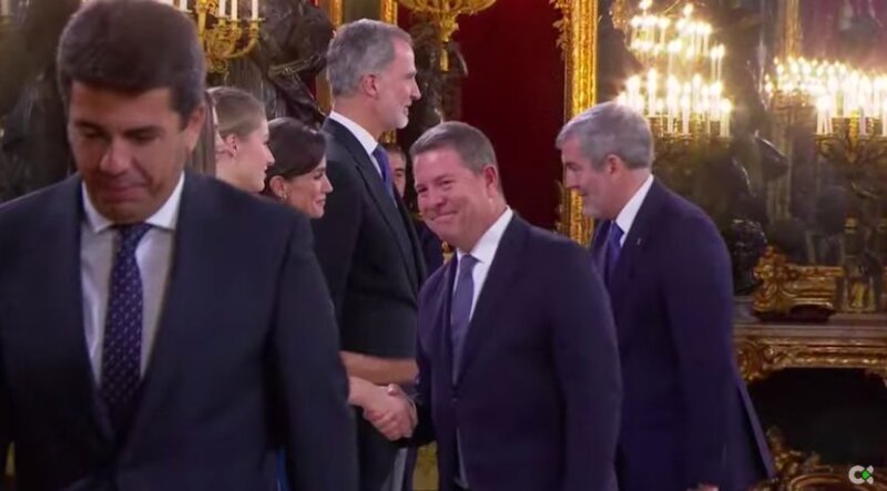 Saludo de Fernando Clavijo a los reyes, la princesa Leonor y la infanta Sofía 