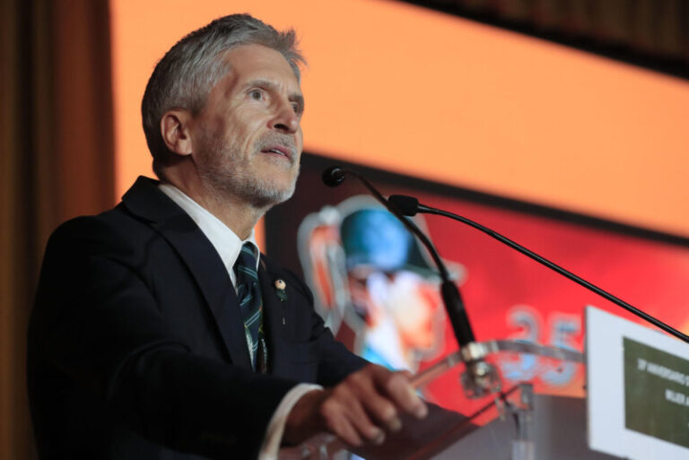 Marlaska viaja a Senegal para abordar la crisis migratoria