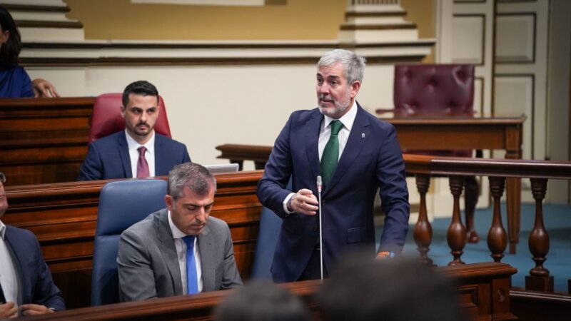 Clavijo en Parlamento de Canarias el 21 de noviembre e 2023.