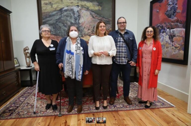 La presidenta del Parlamento de Canarias recibe a la Asociación Nacional de Enfermedades Raras