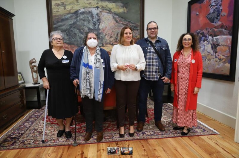 La presidenta del Parlamento de Canarias recibe a la Asociación Nacional de Enfermedades Raras