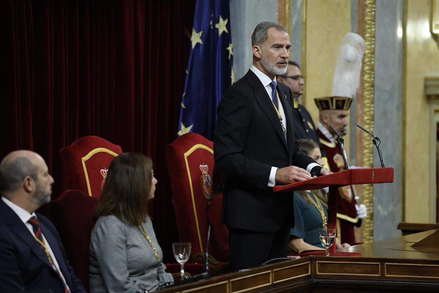 Felipe VI durante apertura legislatura. Efe