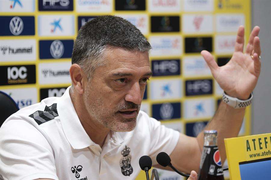 Xavi García Pimienta en la rueda de prensa previa al partido entre el Betis y la UD Las Palmas. Imagen EFE