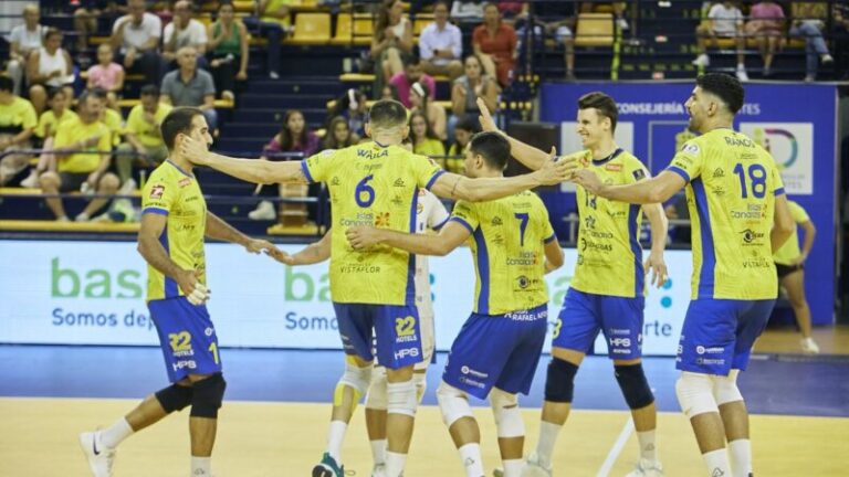 25-19. El CV Guaguas derrota al CV Melilla y sigue la fiesta en liga