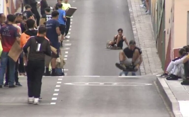 Icod de los Vinos celebra el arrastre de las tablas de San Andrés