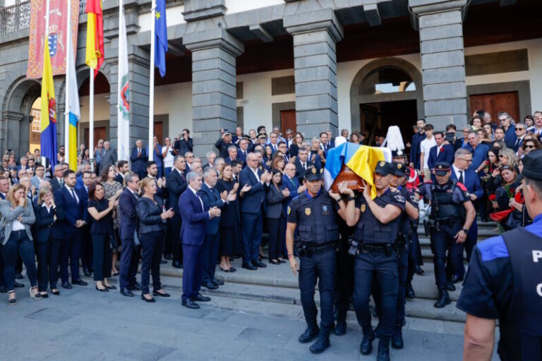 Emotivo cortejo fúnebre para despedir a Jerónimo Saavedra