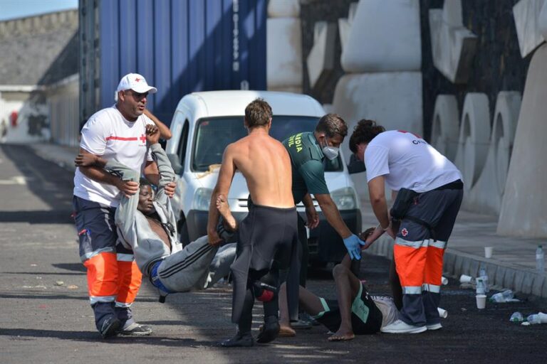 Otro fallecido de un cayuco en El Hierro, el décimo en la isla desde octubre