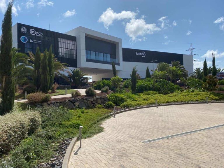 Despega el primer satélite canario, Alisio-1