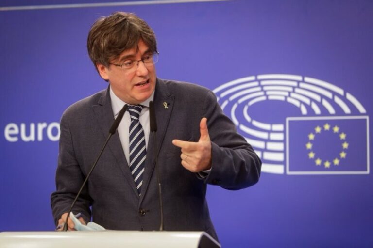 Puigdemont ya mete presión al PSOE y amenaza con votar con el PP “si no hay avances suficientes”