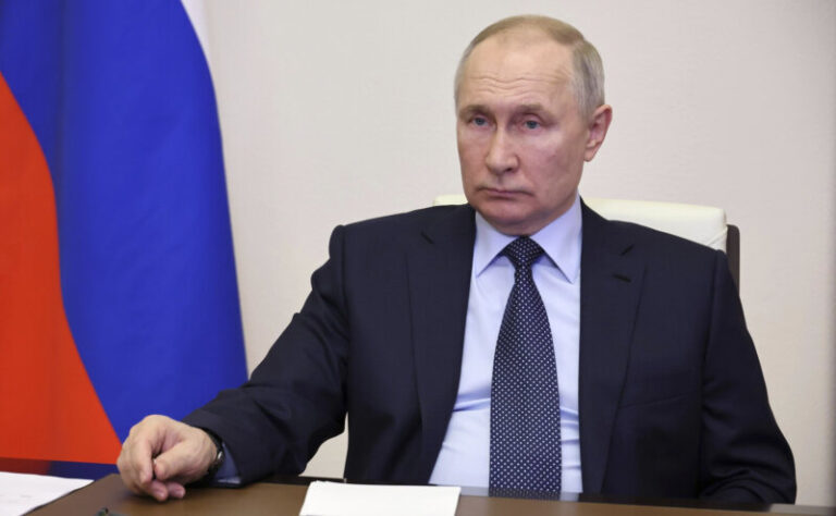 Reino Unido dice que Rusia sopesa volver a poner en servicio un avión de reconocimiento de la era soviética