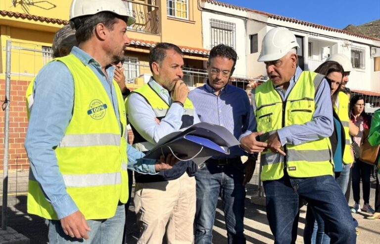 Emmasa renueva las redes de saneamiento en el barrio de La Salud