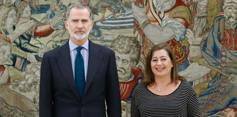 Armengol comunica al rey la investidura de Sánchez