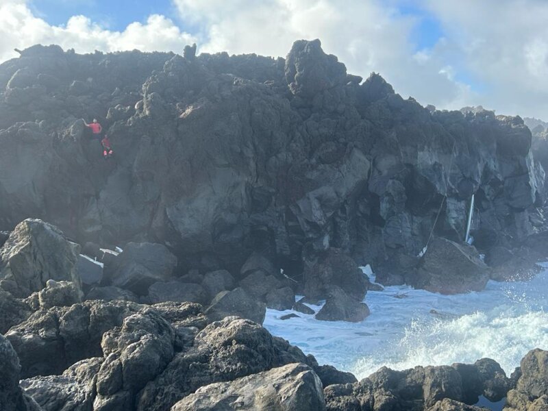 La zona en la que encalló el velero es de difícil acceso / Consorcio de Emergencias de Lanzarote 