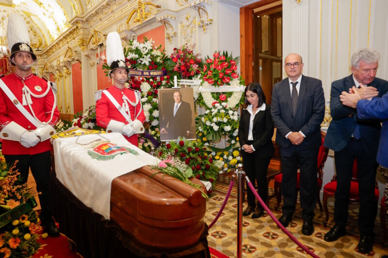 Capilla ardiente de Jerónimo Saavedra en las Casas Consistoriales de Las Palmas de Gran Canaria / Ayuntamiento de Las Palmas de Gran Canaria 