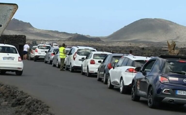 Piden aplicar medidas para acabar con la masificación en Timanfaya