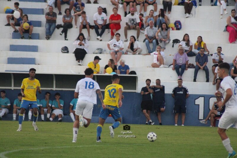 Foto del encuentro amistoso entre la SD Tenisca y la UD Las Palmas. Imagen de X SD Tenisca 