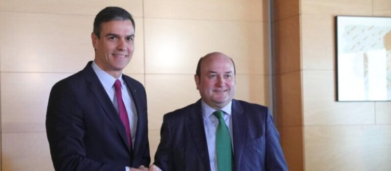 PSOE y PNV firman un acuerdo para la investidura de Sánchez