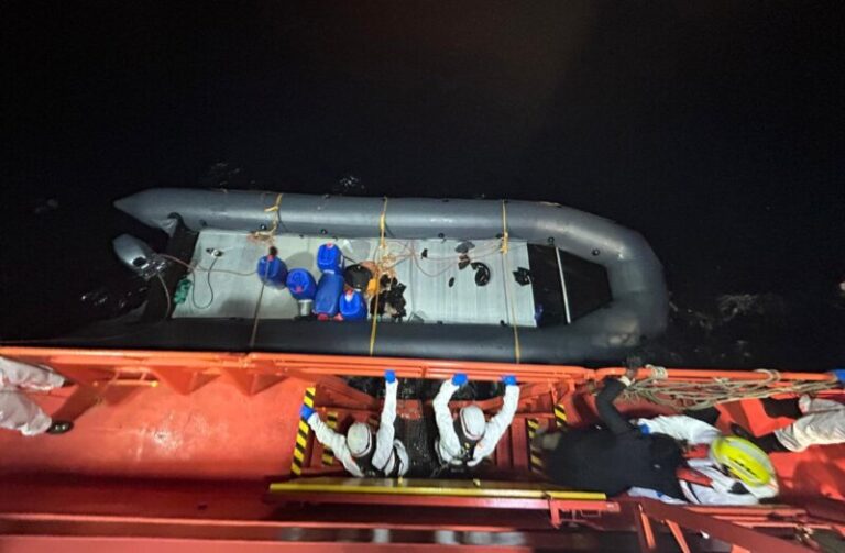 Rescatan dos pateras con 169 migrantes durante la madrugada