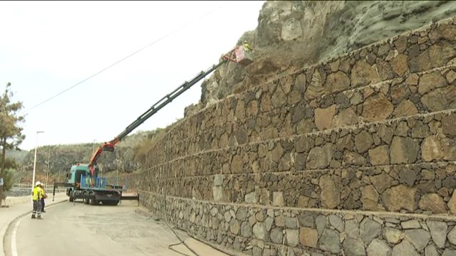 Obras en el acceso al puerto de Tazacorte. Imagen RTVC