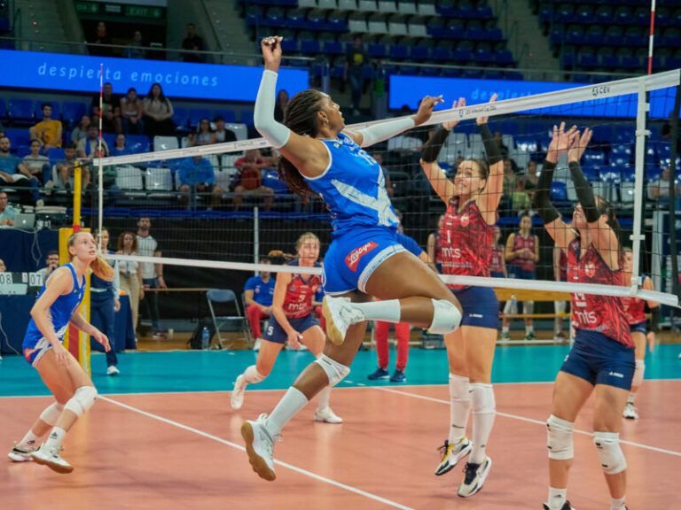 2-3. El Tenerife Libby’s rema, pero se queda fuera de la competición europea