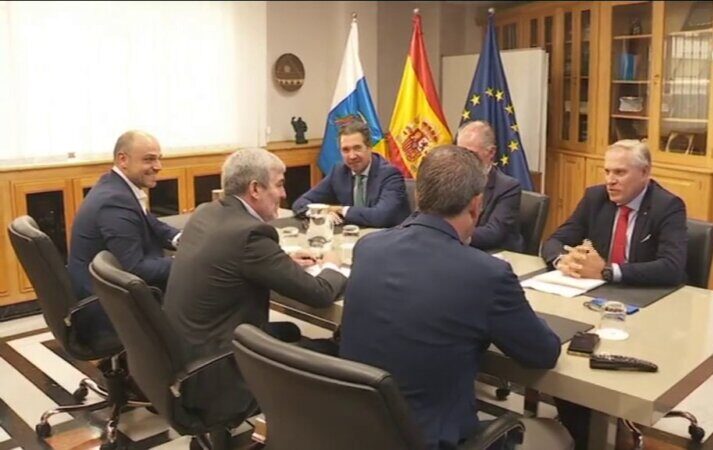 Gobierno y empresarios buscan incentivar los coches eléctricos