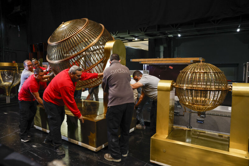 MADRID, 15/12/2023.- Bombos del Sorteo Extraordinario de Lotería de Navidad este viernes que, junto al resto de materiales que se utilizarán en el sorteo del día 22 de diciembre, han llegado al Teatro Real. EFE/ J.J.Guillén