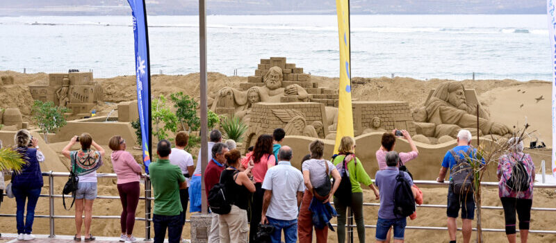 El Belén de Arena inaugura la Navidad en Las Canteras