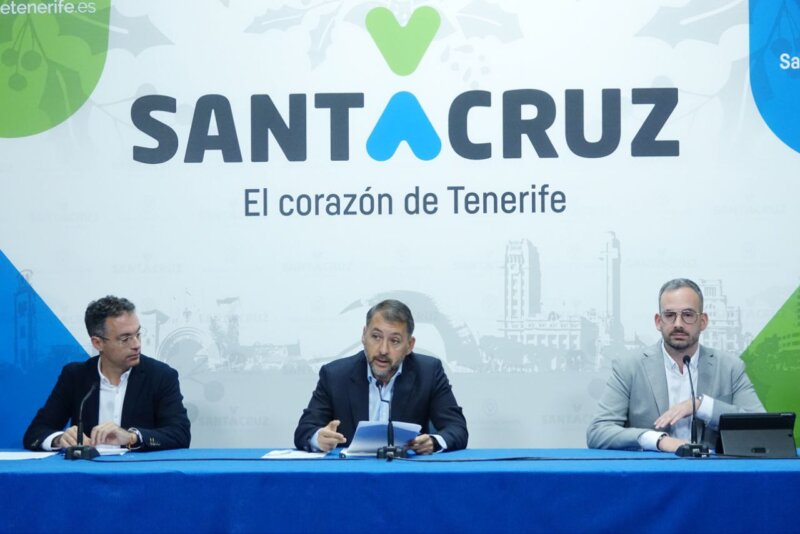 José Manuel Bermúdez (c), alcalde de Santa Cruz de Tenerife. Imagen Ayuntamiento de Santa Cruz de Tenerife