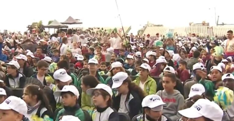 Más de 4.000 estudiantes asisten al VI concierto de Navidad para escolares en Tenerife