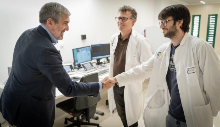 El Gobierno pone en marcha la Unidad de Oncología Radioterápica del Hospital Molina Orosa