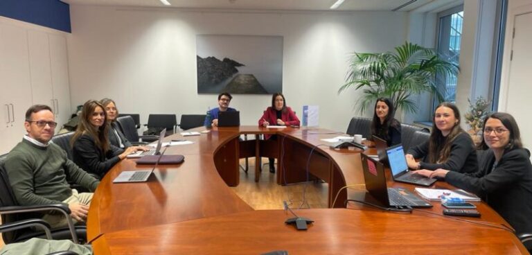 Canarias impulsa una acción conjunta de las islas europeas por la situación migratoria