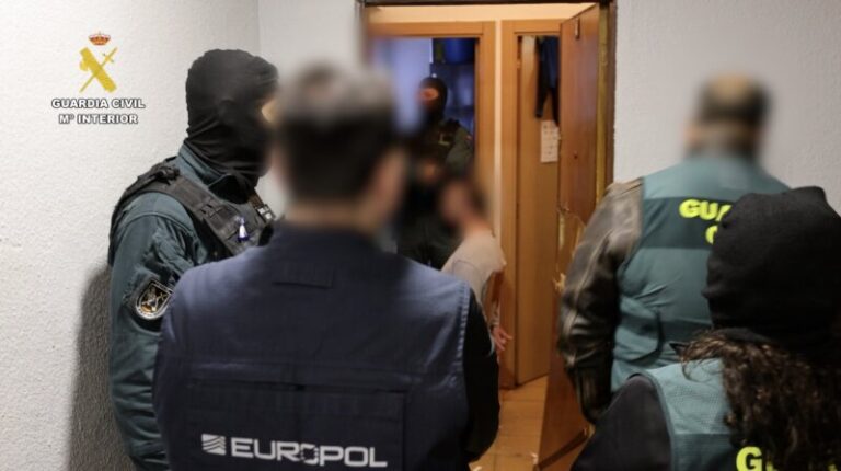 Detenido en Madrid un imán por tratar de captar menores para Dáesh