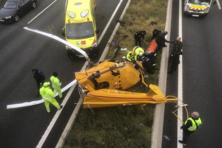 Cae un helicóptero en plena M-40 de Madrid