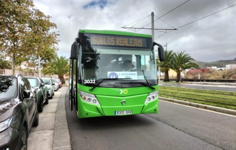 Las lanzaderas universitarias de Titsa registran casi 1.500 pasajeros desde su puesta en marcha 