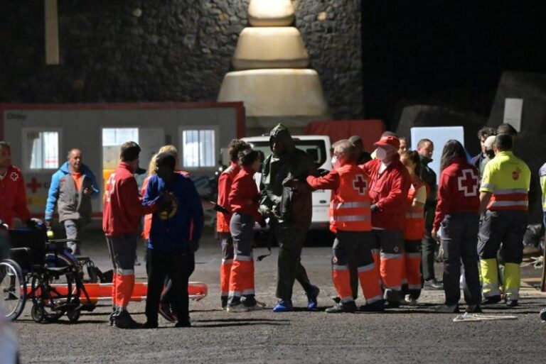 Llegan 350 migrantes a El Hierro, Lanzarote y Gran Canaria