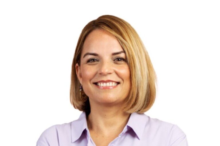 Noemí Santana presenta su candidatura para dirigir de nuevo Podemos en Canarias